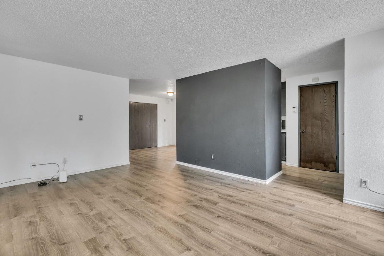 4622 E C St - Photo 5 of 11