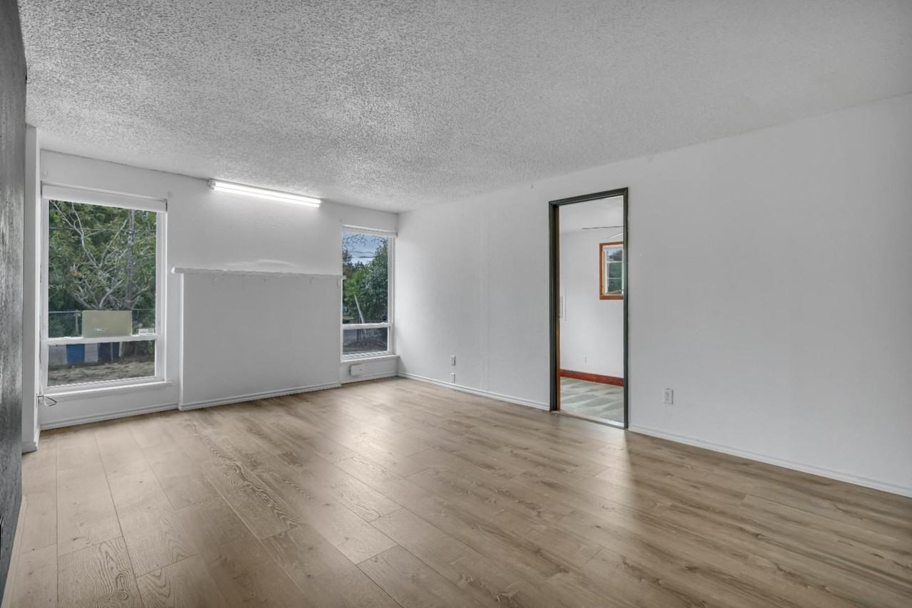 4622 E C St - Photo 7 of 11