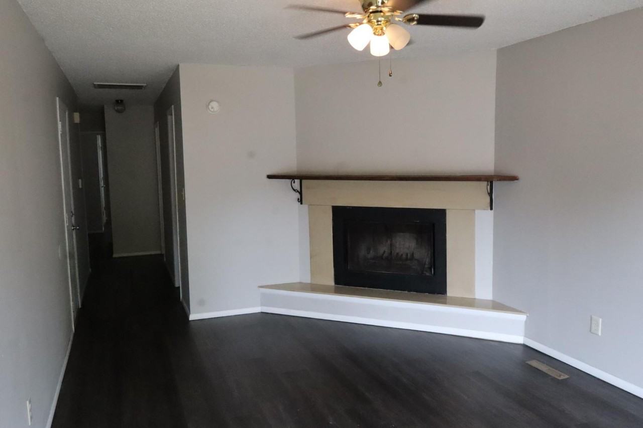 638 W Edgewood St #1 - Photo 2 of 5