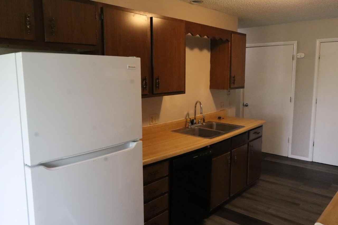638 W Edgewood St #1 - Photo 3 of 5