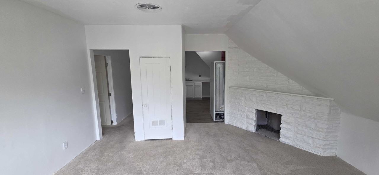 227 E Kensington Ave #1 - Photo 2 of 18