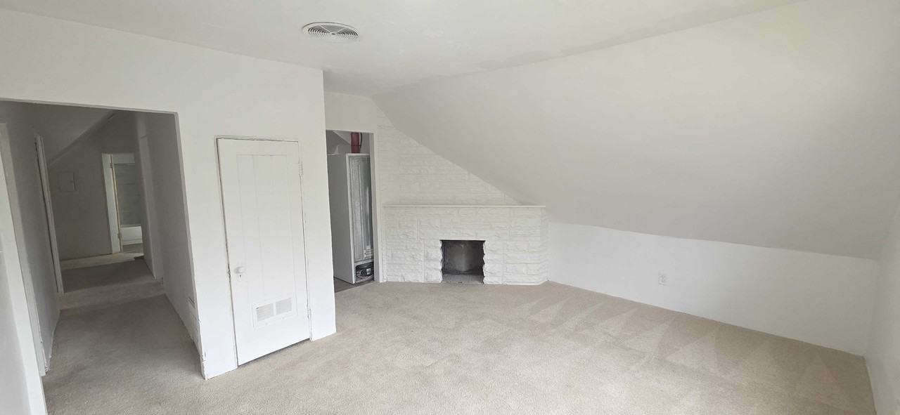 227 E Kensington Ave #1 - Photo 3 of 18