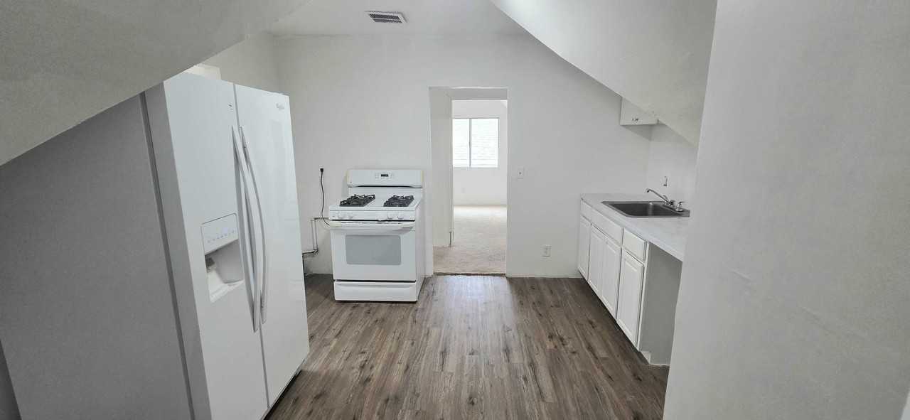 227 E Kensington Ave #1 - Photo 5 of 18