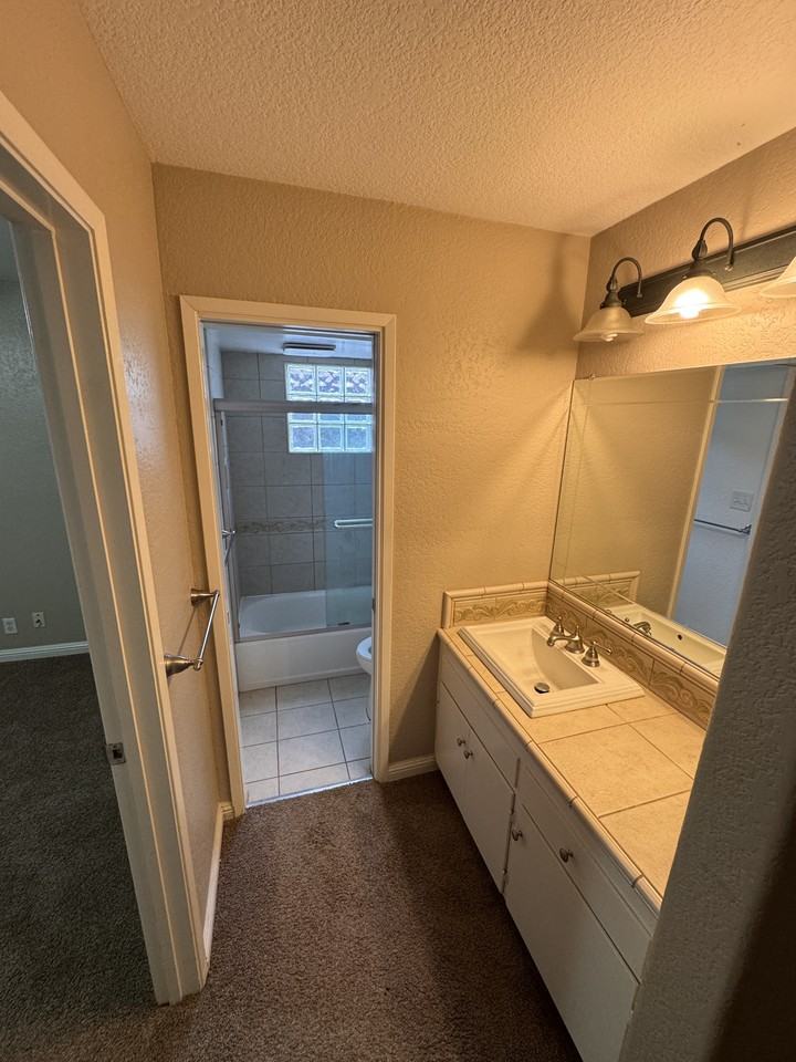 2228 Mcgee Ave #B - Photo 2 of 13