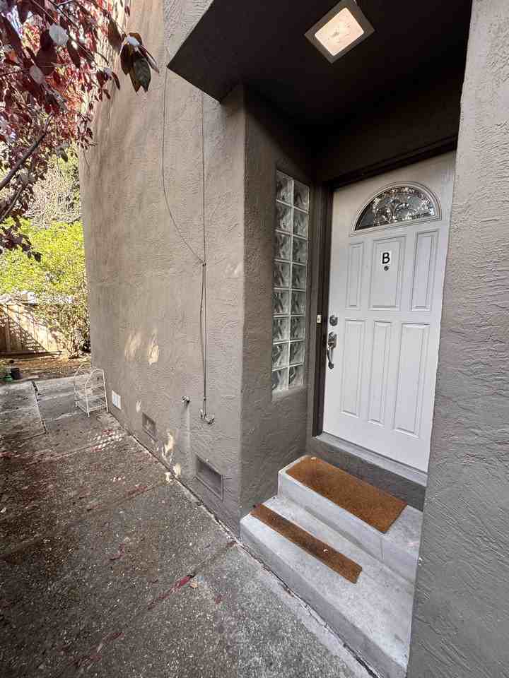 2228 Mcgee Ave #B - Photo 6 of 13