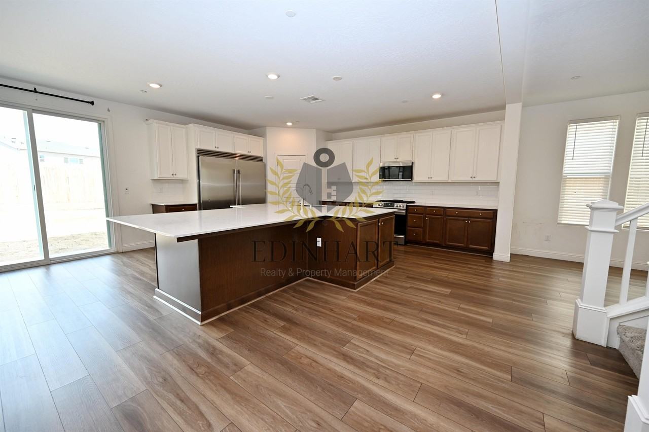 177 N Laverne Ave #1 - Photo 4 of 33