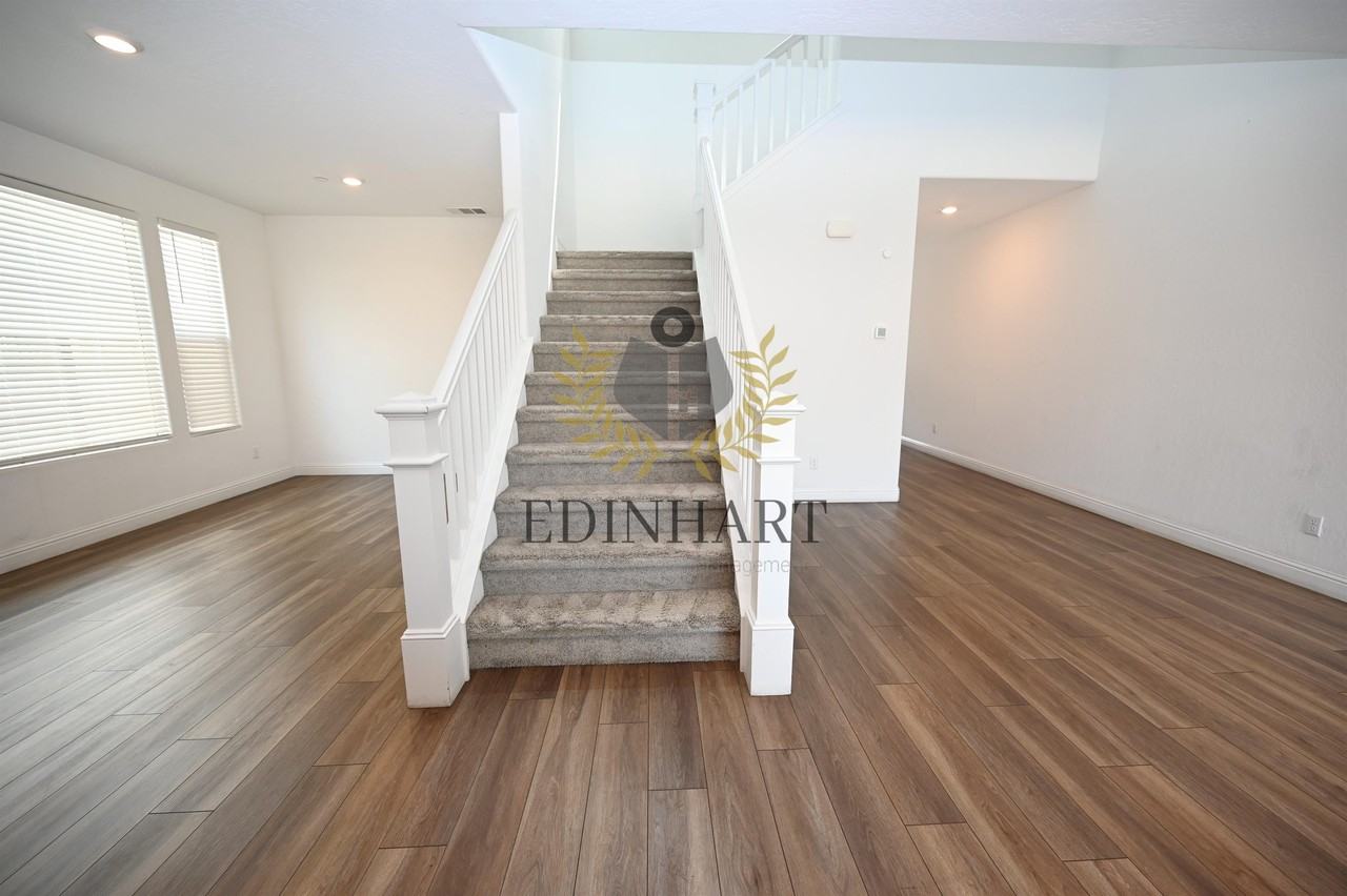 177 N Laverne Ave #1 - Photo 5 of 33