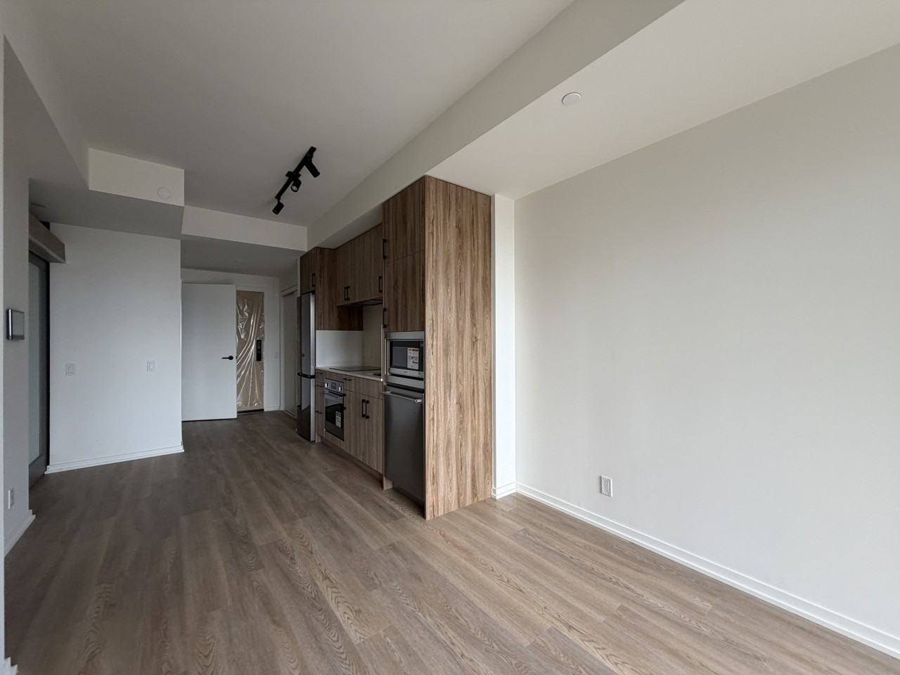 109 Erskine Ave - Photo 3 of 13