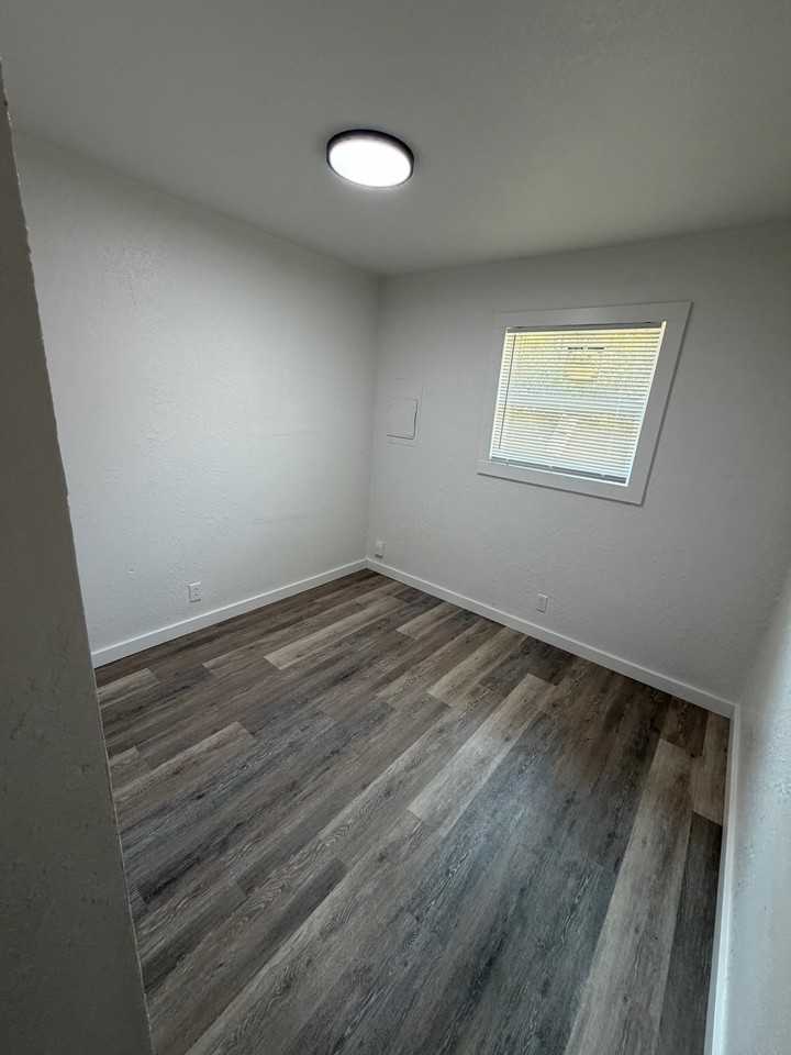 585 N Cherokee St #11 - Photo 4 of 7
