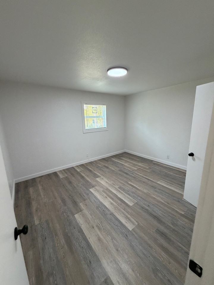 585 N Cherokee St #11 - Photo 6 of 7