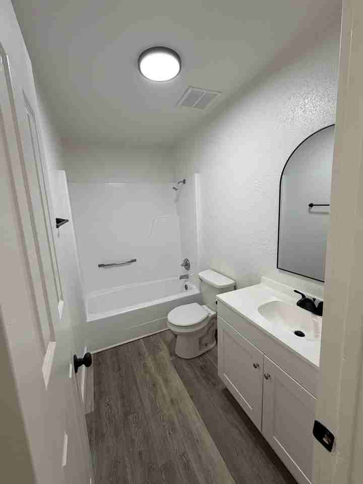 565 N Cherokee St #1 - Photo 3 of 7