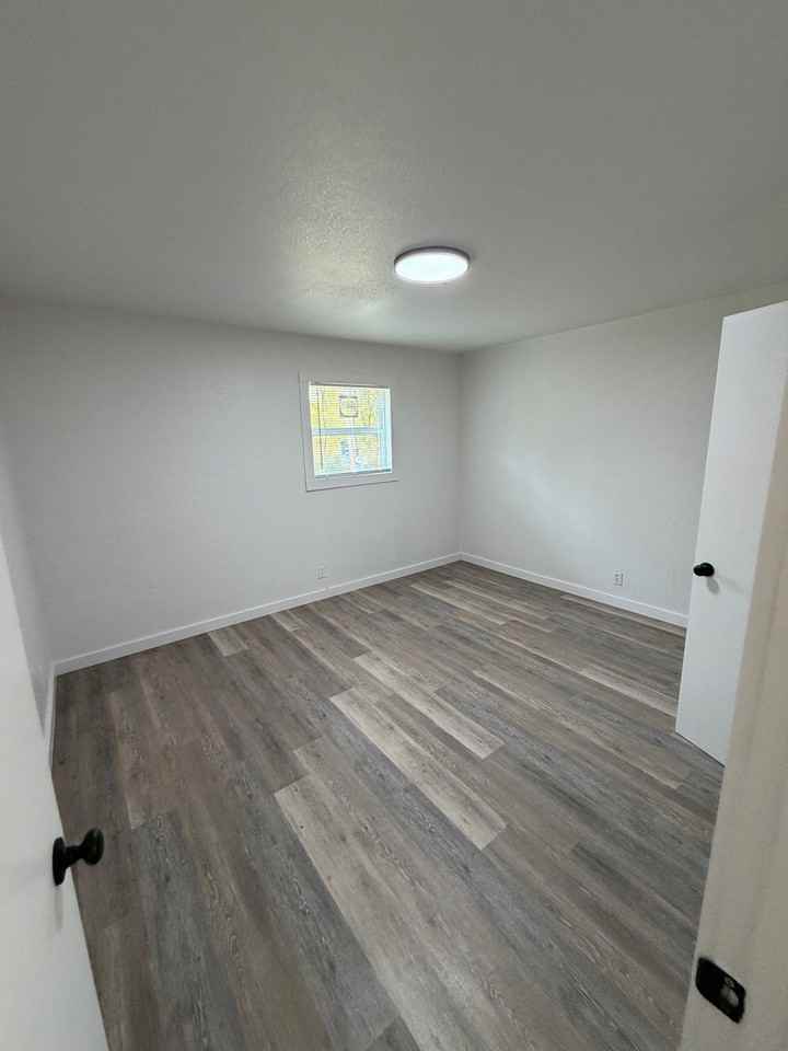 565 N Cherokee St #1 - Photo 4 of 7