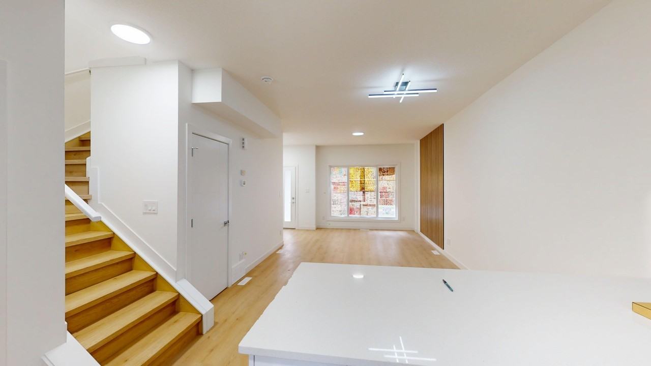 7121 Main-10965 140 Ave Nw - Photo 3 of 11