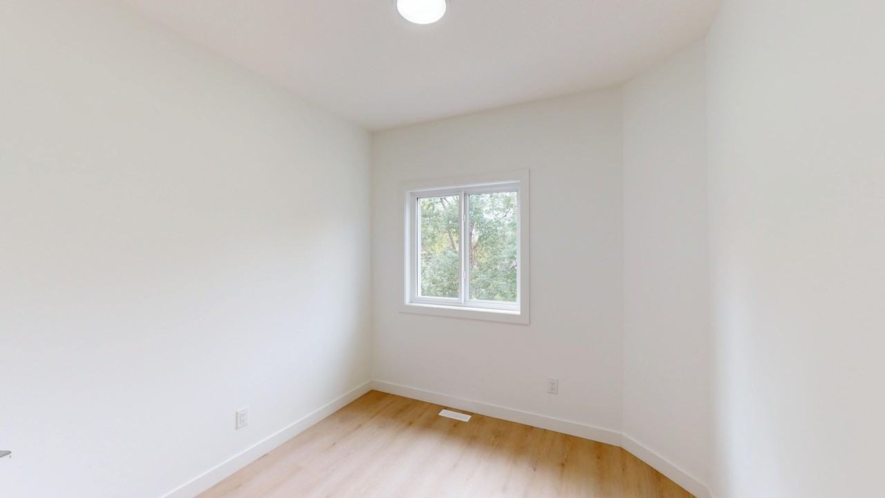 7121 Main-10965 140 Ave Nw - Photo 5 of 11