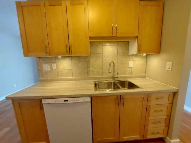 5904 51 Ave - Photo 3 of 8