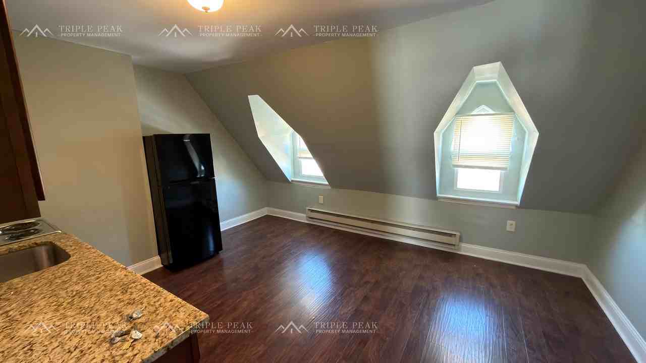 49 N Farson St #3 - Photo 7 of 10