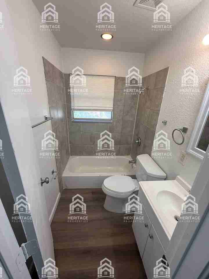 1108 E Inwood Dr #1 - Photo 3 of 14