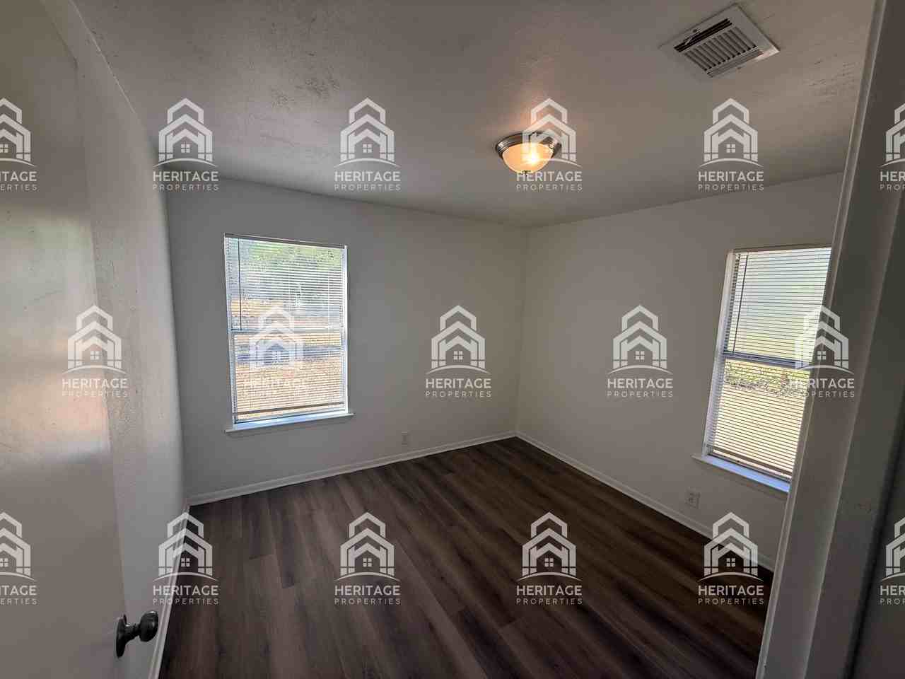 1108 E Inwood Dr #1 - Photo 5 of 14