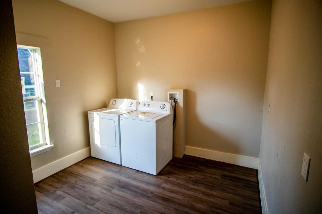 509 5th St #509B - Photo 3 of 7