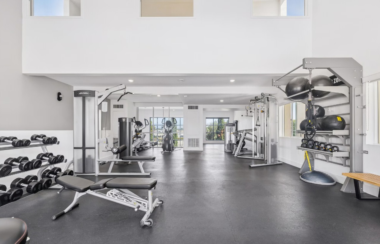 Coastal Village Apartments - Photo 4 of 40