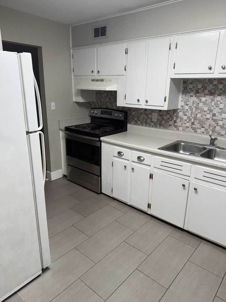 1952 Calmar St #104 - Photo 2 of 10