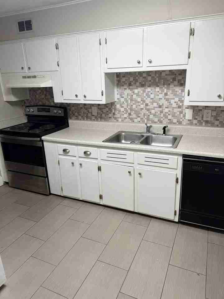 1952 Calmar St #104 - Photo 3 of 10