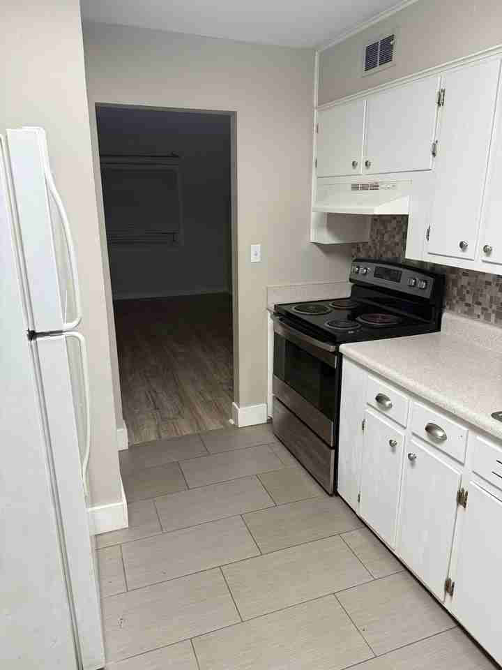 1952 Calmar St #104 - Photo 4 of 10