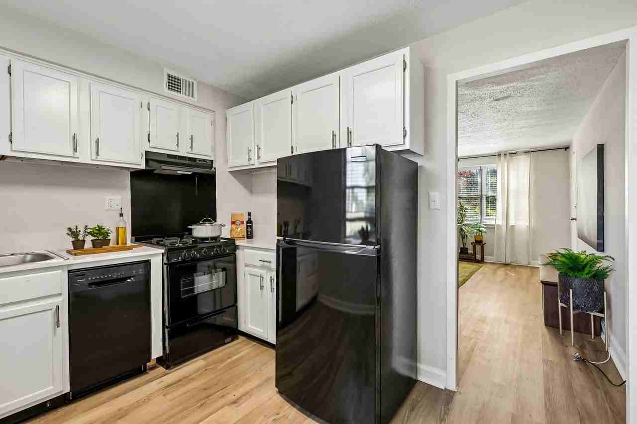 Brickline Apartments - Photo 4 of 33