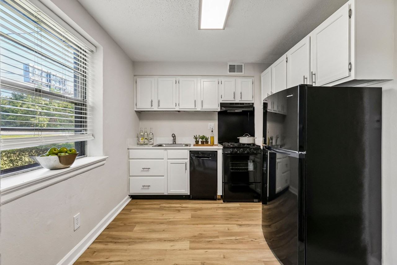 Brickline Apartments - Photo 6 of 33