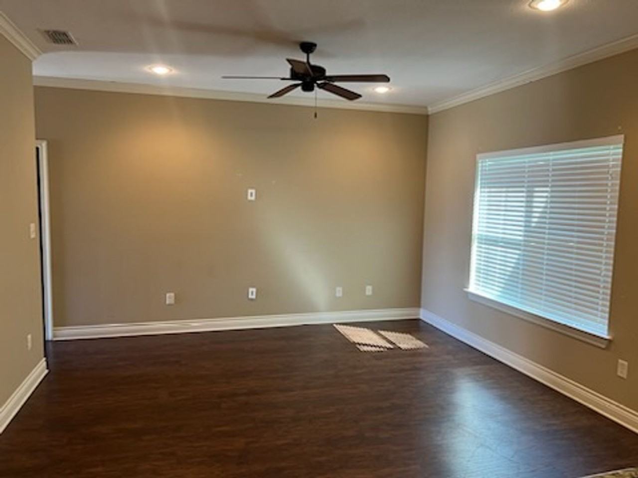 3940 Mobley Cir - Photo 5 of 16