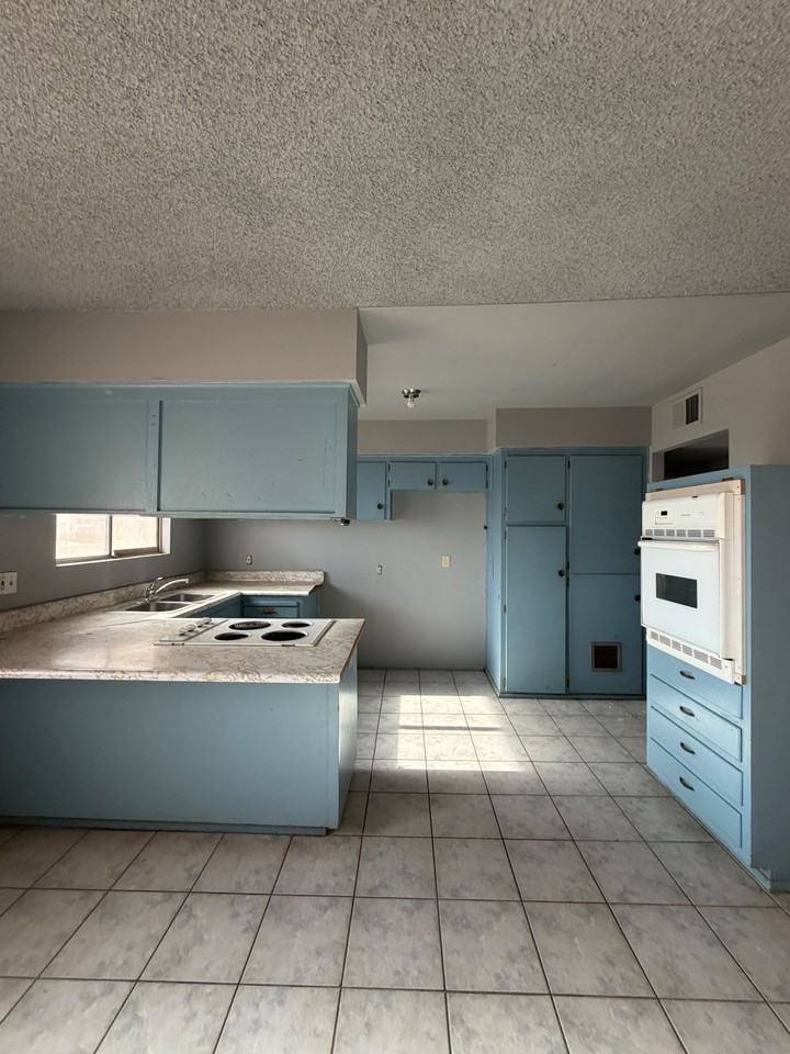 6001 N 62nd Dr #1 - Photo 3 of 13