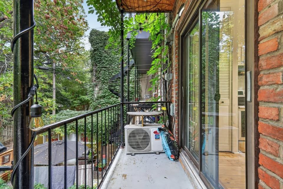5208 Avenue des Érables #1 - Photo 5 of 14