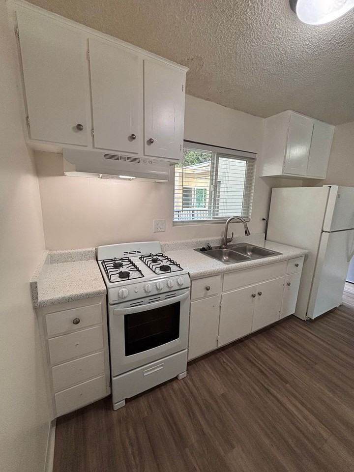 University Terrace Apartments - Photo 7 of 46