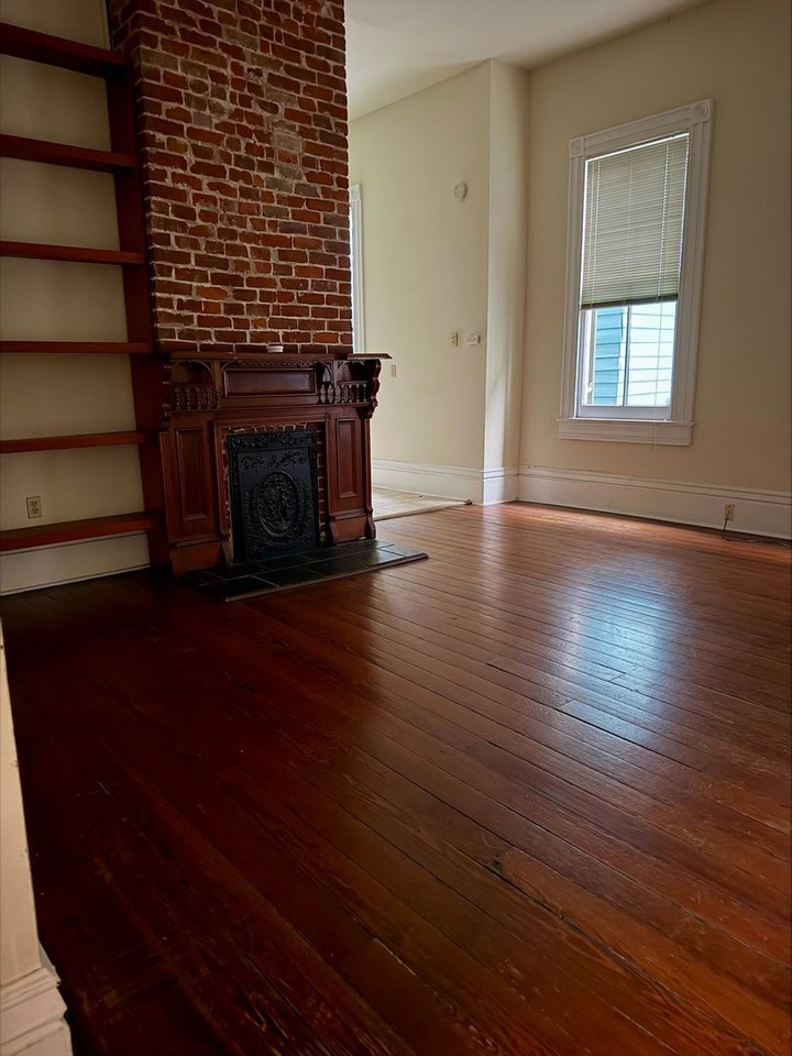 2424 Magazine St - Photo 2 of 9