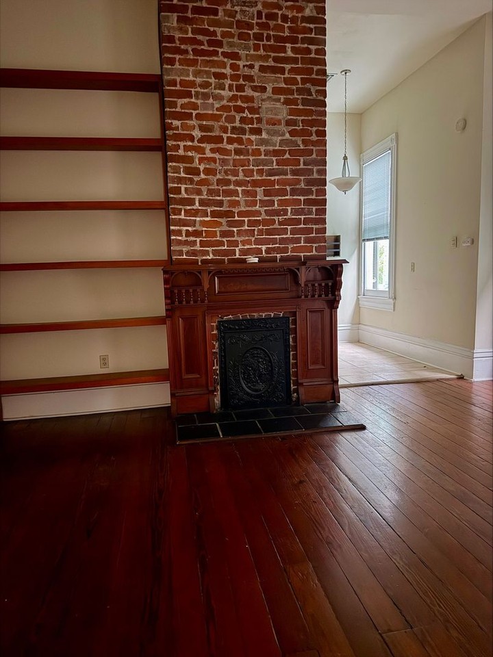 2424 Magazine St - Photo 3 of 9