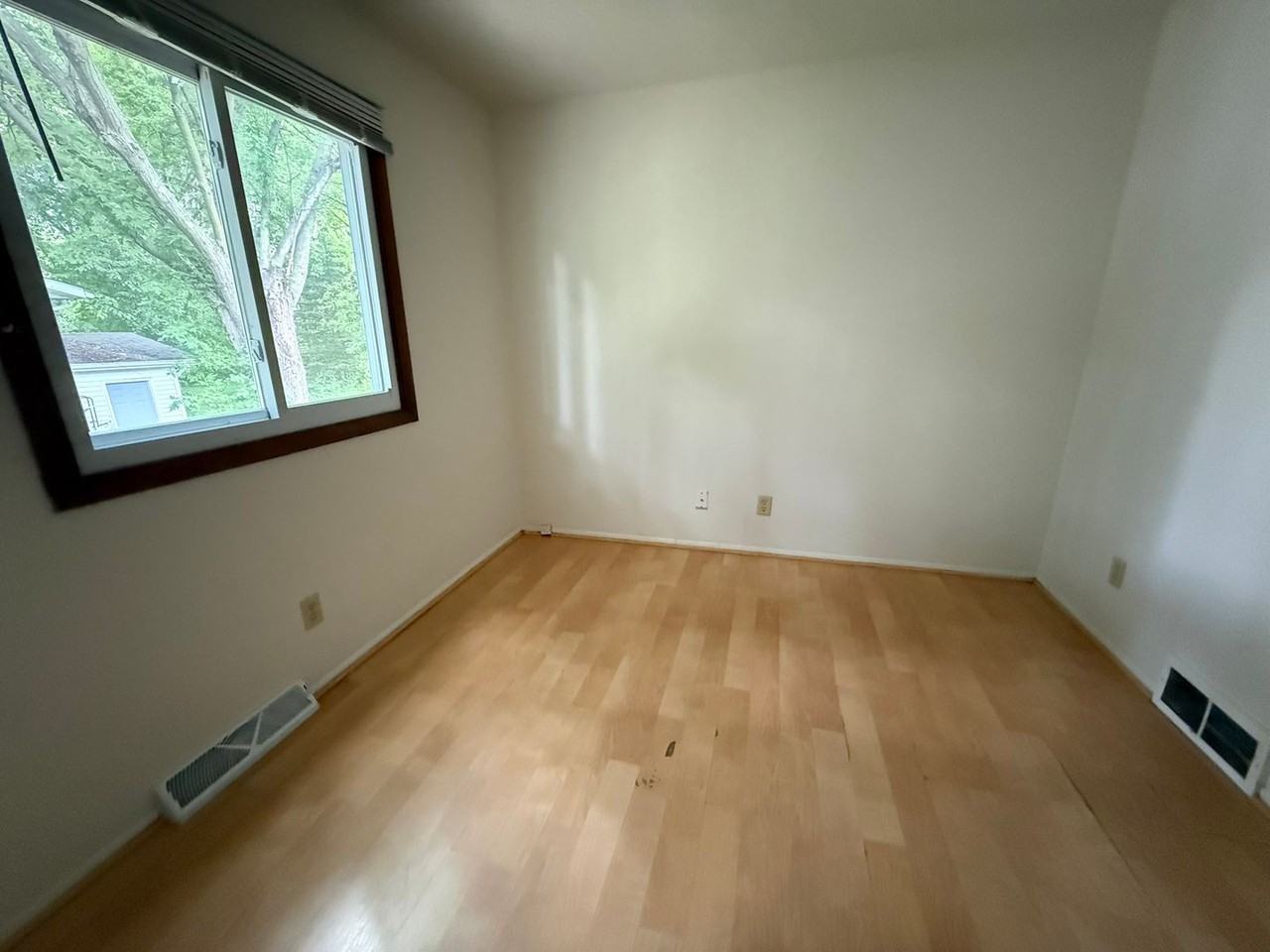 EPSTEIN RENTAL - Photo 3 of 10