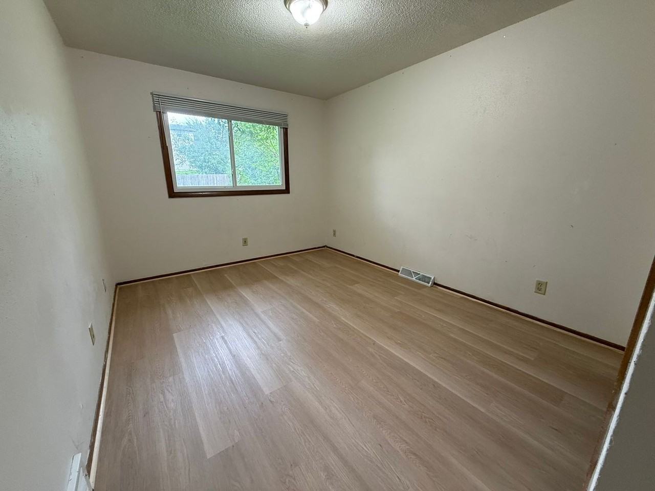 EPSTEIN RENTAL - Photo 6 of 10