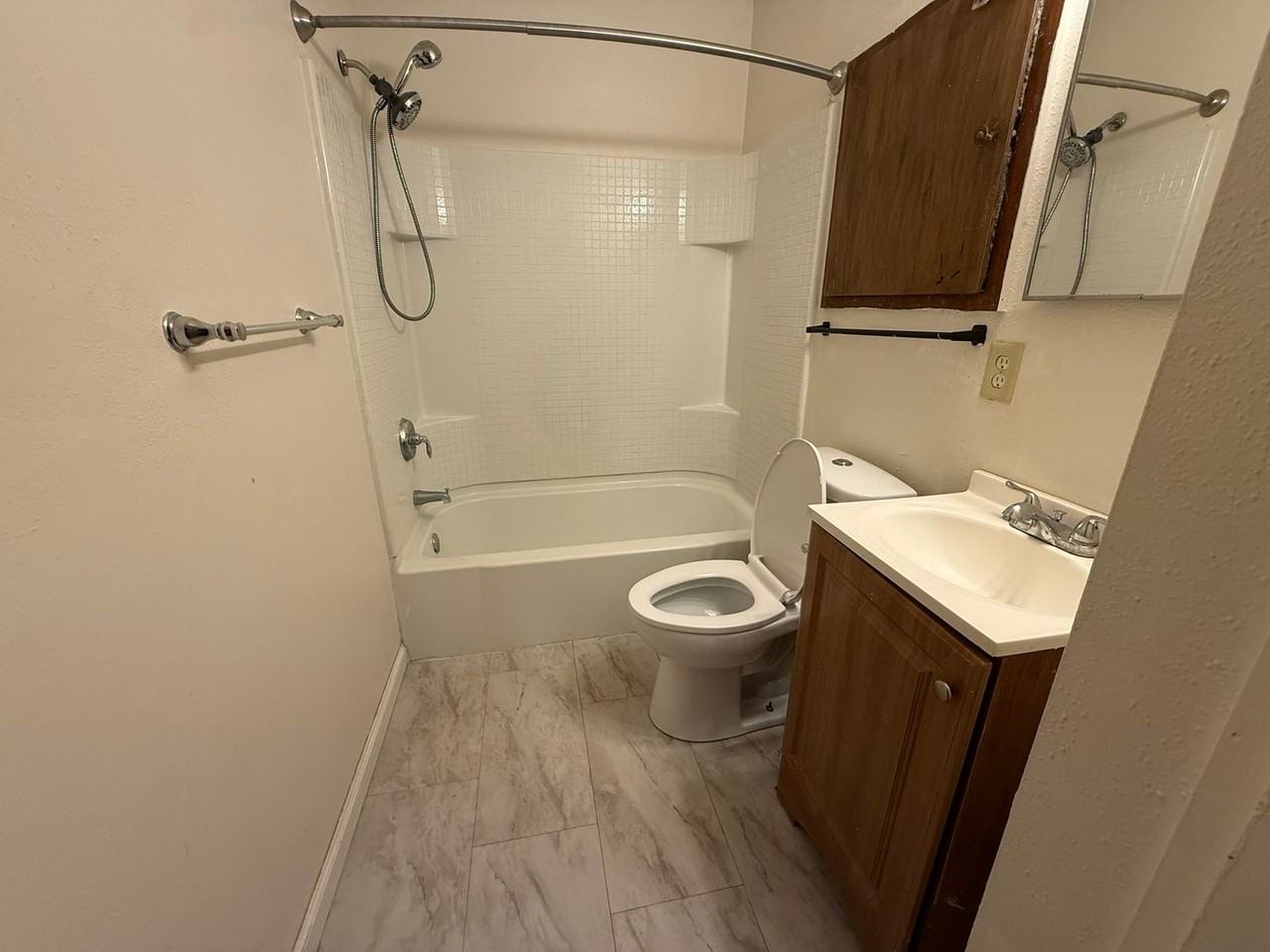 EPSTEIN RENTAL - Photo 7 of 10
