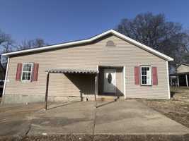 featured image of 932 Hatchie Ave #A
