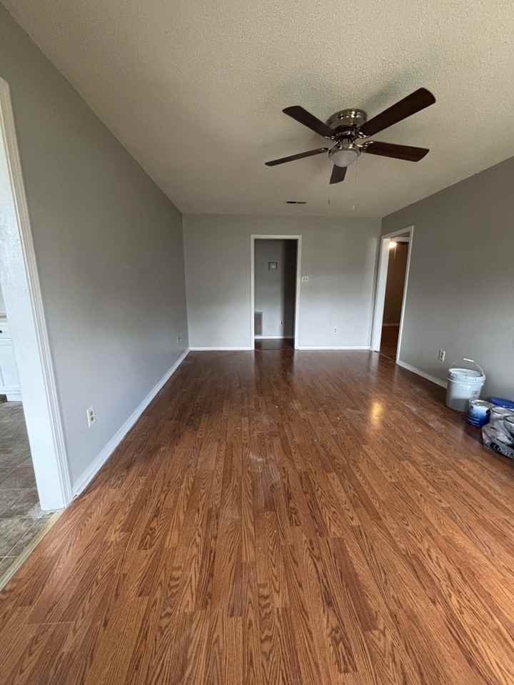 221 N College St #A - Photo 2 of 8