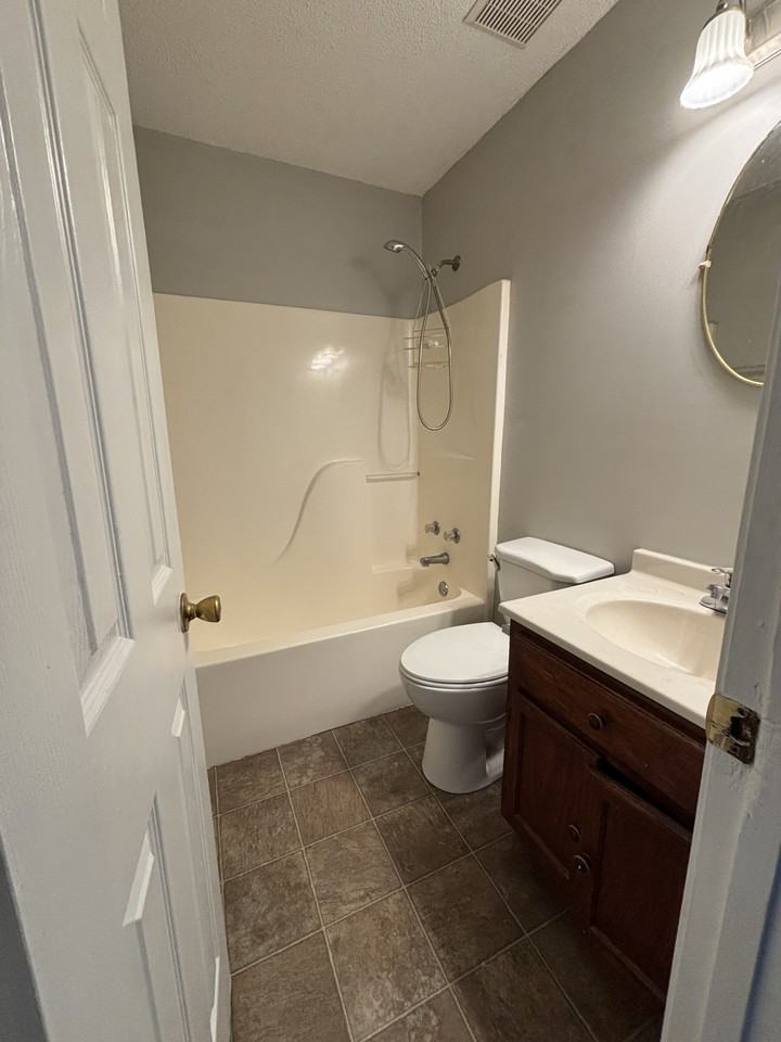 221 N College St #A - Photo 7 of 8