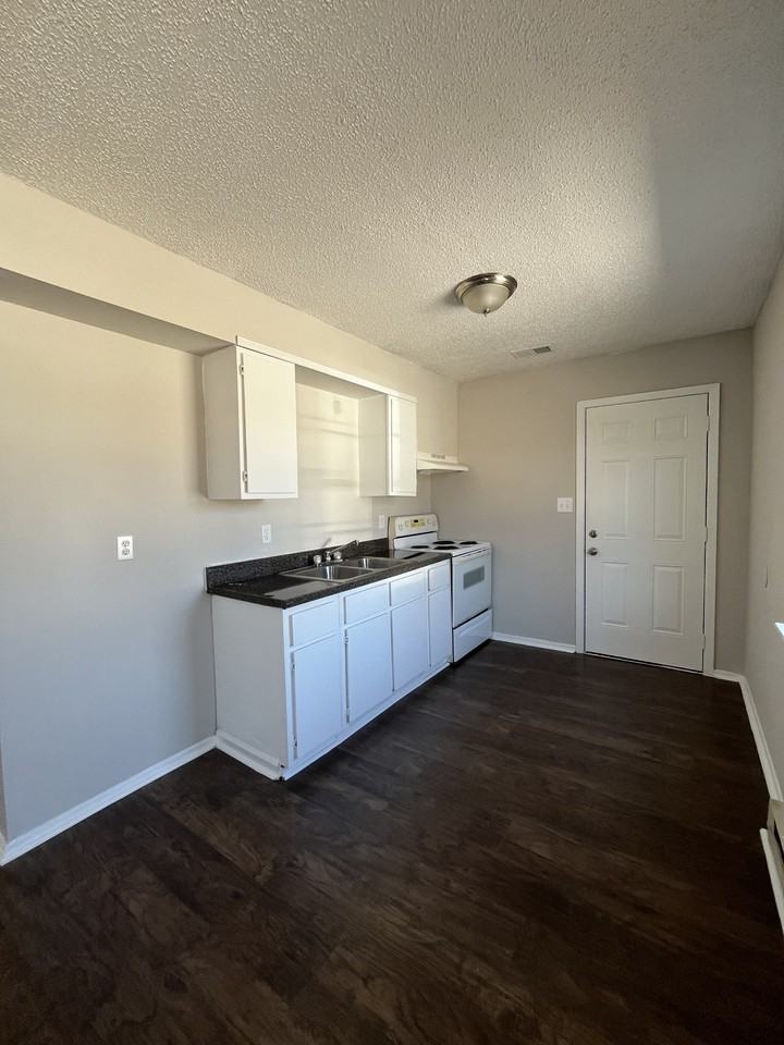 485 S Jefferson St #1 - Photo 4 of 9