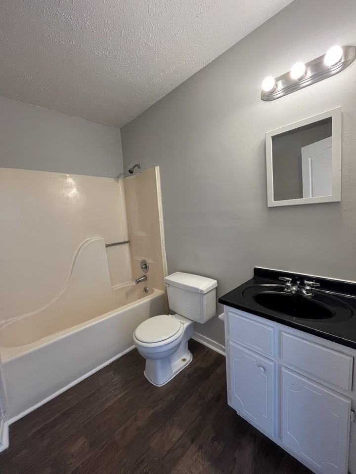 485 S Jefferson St #1 - Photo 5 of 9