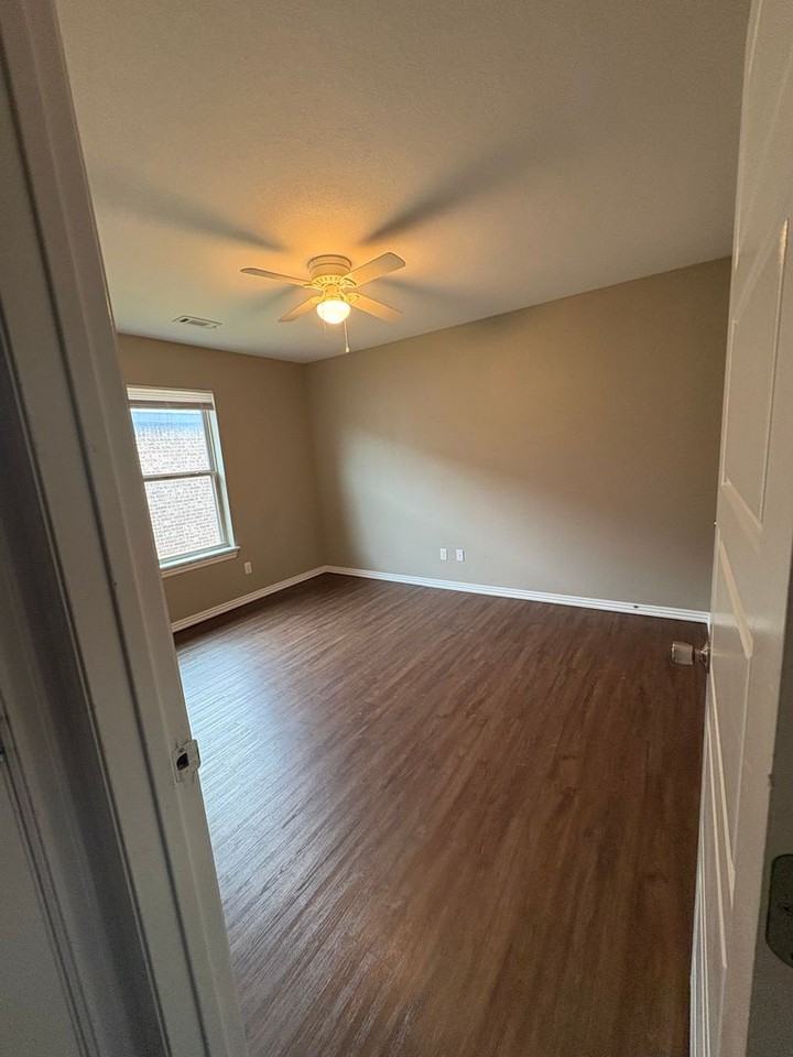 Gravette Duplexes - Photo 7 of 11