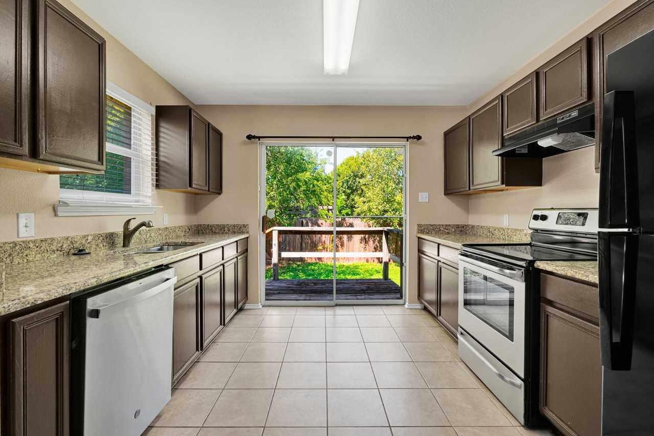 8711 Shaenwest - Photo 6 of 18