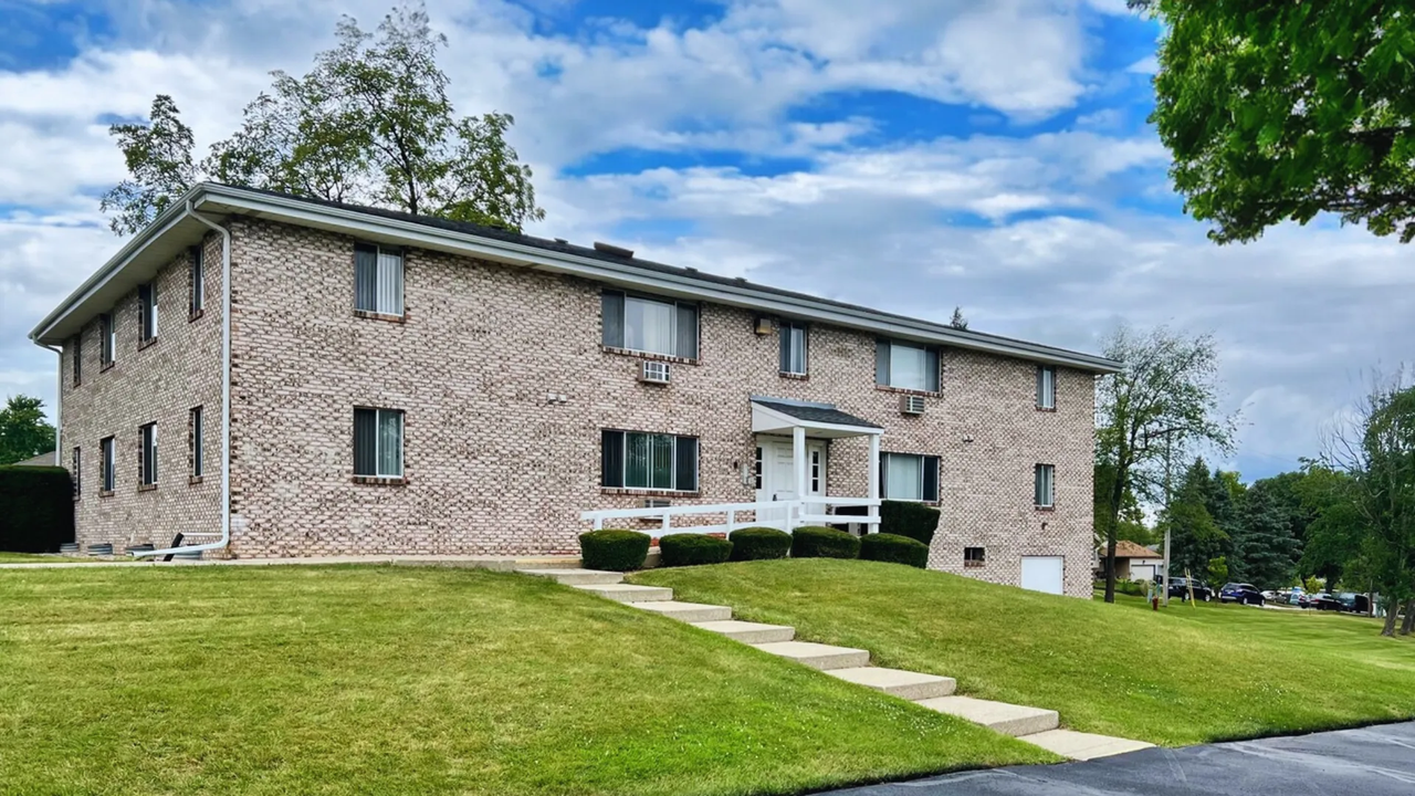 Bristol Apartments - Photo 4 of 11