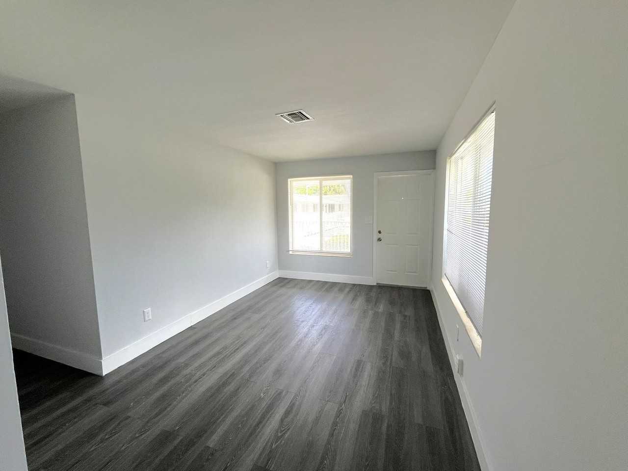 Imperial Apartments - Photo 6 of 15