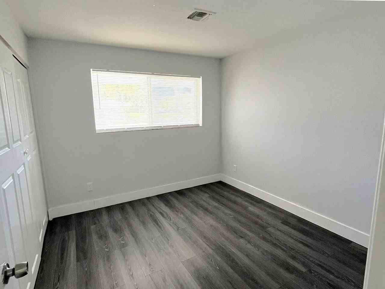 Imperial Apartments - Photo 7 of 15