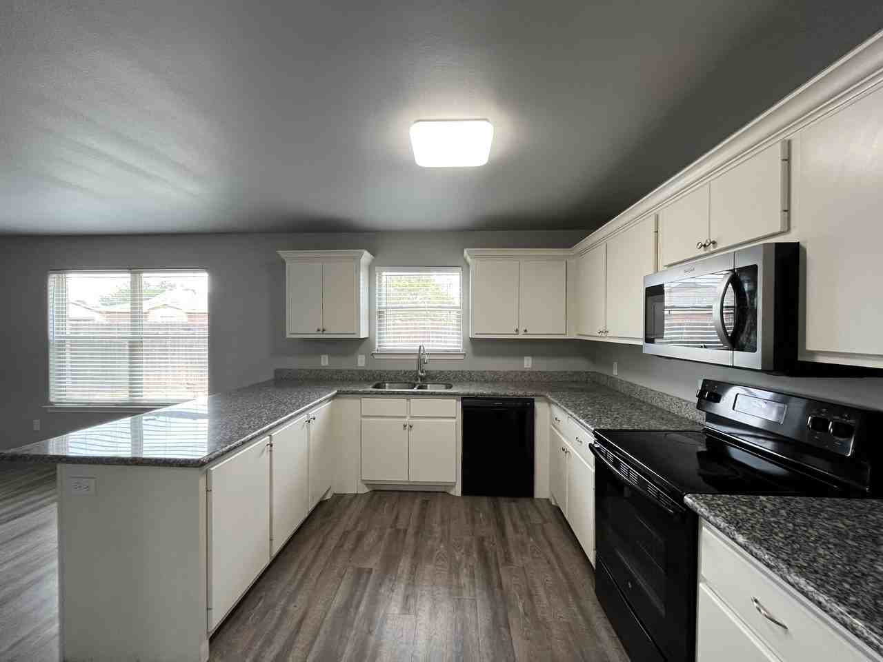 3426 Itasca St #1 - Photo 7 of 18
