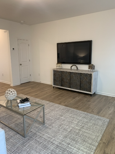 147 Crescent Way - Photo 3 of 18